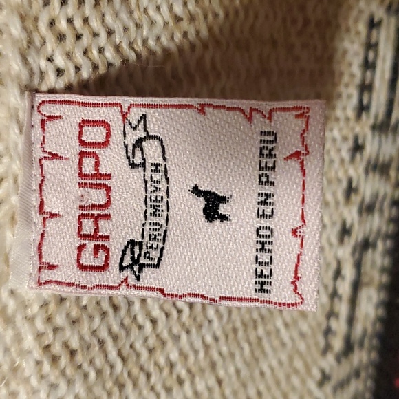 Gaupo Peru Meych Hooded Cardigan Made in Peru - Picture 4 of 15